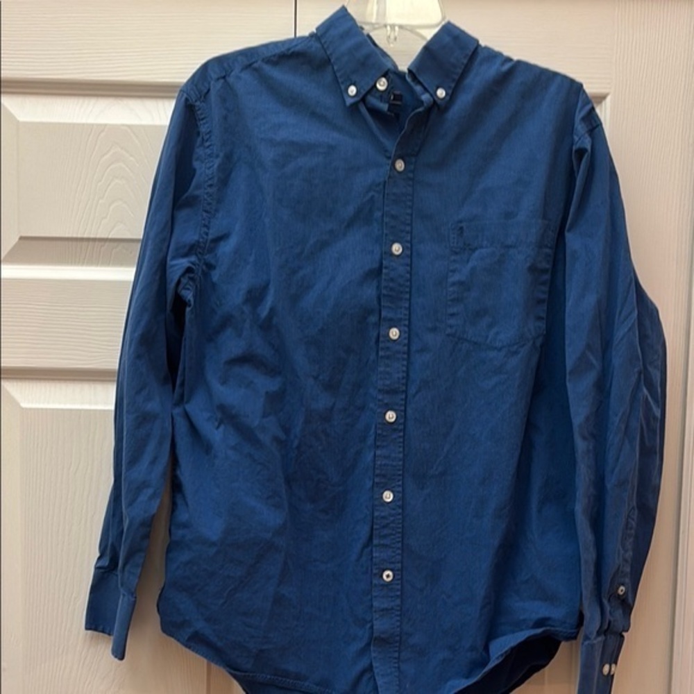 Izod Blue Casual Button Down Shirt with Tailored Fit
